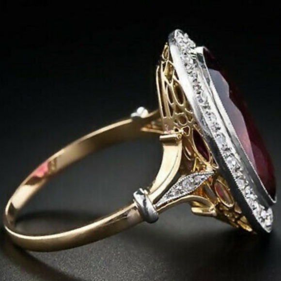 Gorgeous 18k Gold plated oval cut ruby ring - Picture 3 of 9